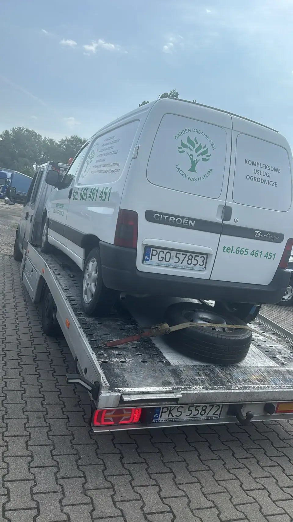 Transport samochodu dostawczego
